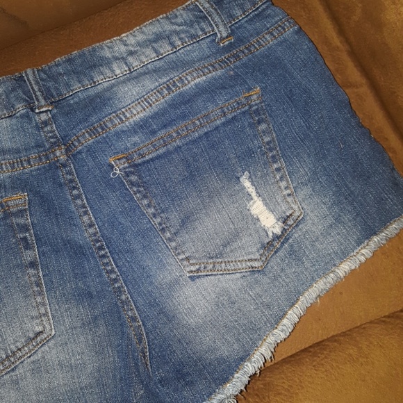 NEW FOREVER 21 CUT OFF DISTRES SHORTIE JEAN SHORTS PREMIUM - Picture 6 of 6